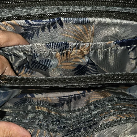 Lug Roundabout Quilted Wallet Crossbody Bag - Characol Gray - Picture 13 of 16